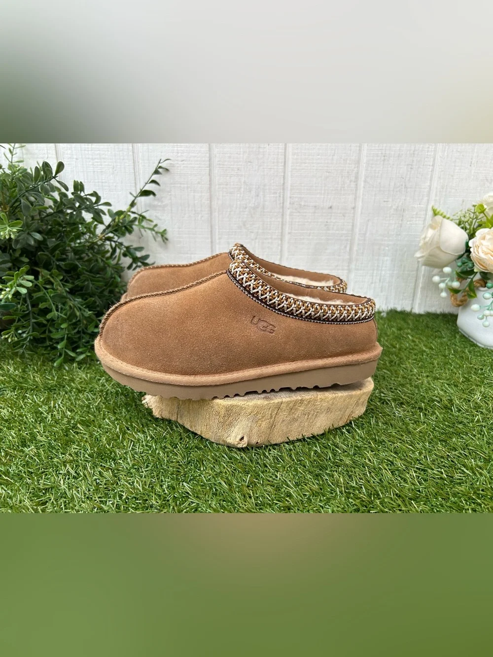 UGG details our